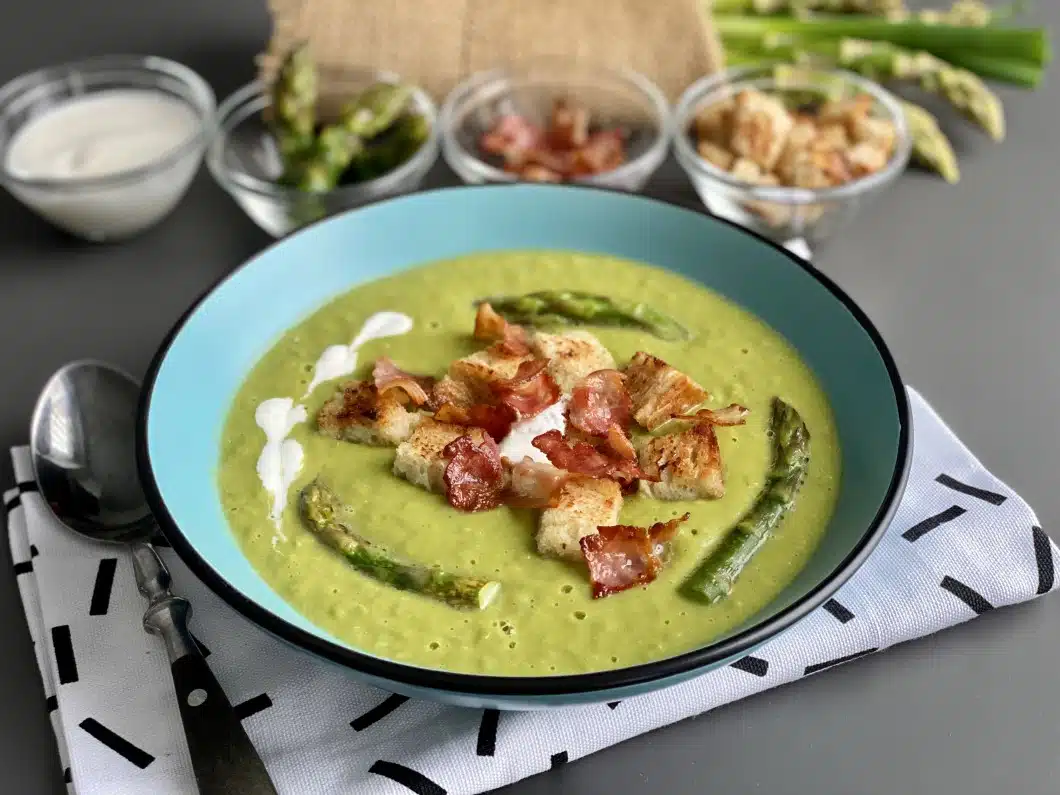 Supa crema de sparanghel si mazare verde