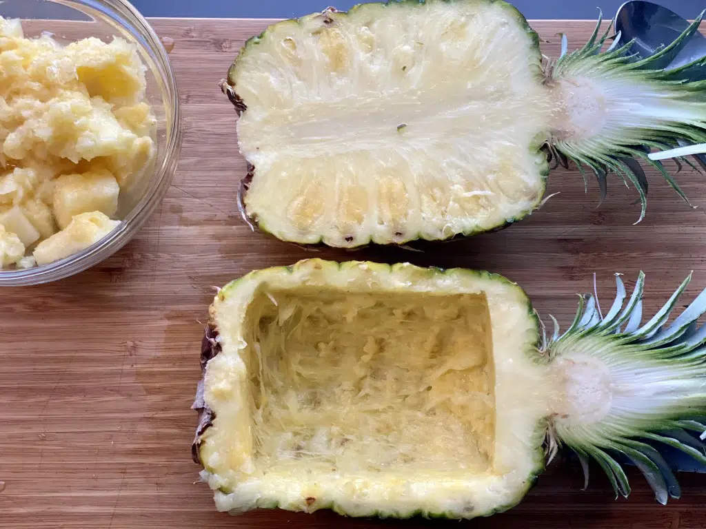 FFFB8B25-8C8E-412F-AFFF-CEE6F69E6019 Pui Teriyaki cu orez in bol de ananas