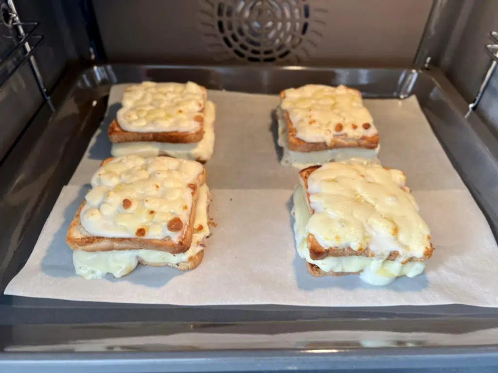 139F324D-ED9F-4B56-AB91-E7E53BDE1018 Croque Madame, Croque Monsieur – Sandwich-uri calde frantuzesti