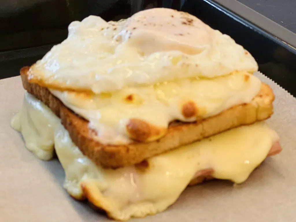 3B58FC30-C506-4A27-A469-C6CE1608F43B Croque Madame, Croque Monsieur – Sandwich-uri calde frantuzesti