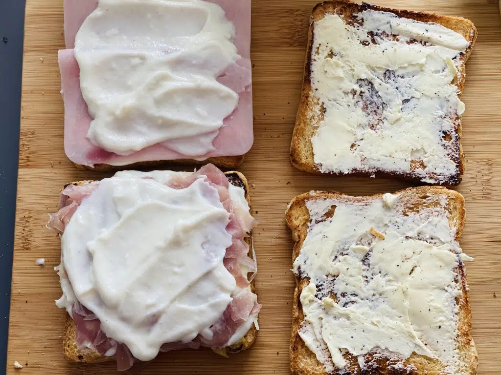 A3995EE6-1A60-46E2-9FFF-F794A490B7F9 Croque Madame, Croque Monsieur – Sandwich-uri calde frantuzesti