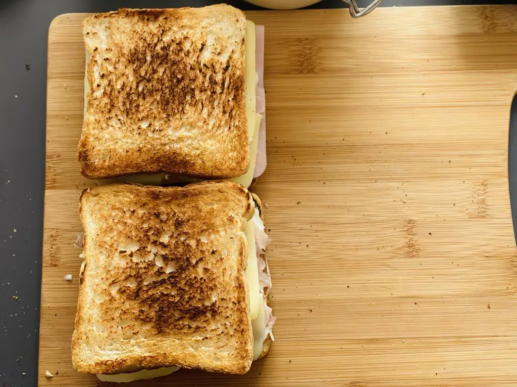 B0184B42-58FA-4653-9366-77A92F0DF30D Croque Madame, Croque Monsieur – Sandwich-uri calde frantuzesti