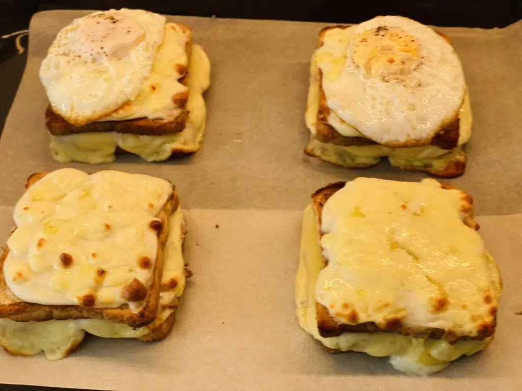 F74A6AD9-7A0A-400A-AB80-F33BDFDF5B1C Croque Madame, Croque Monsieur – Sandwich-uri calde frantuzesti