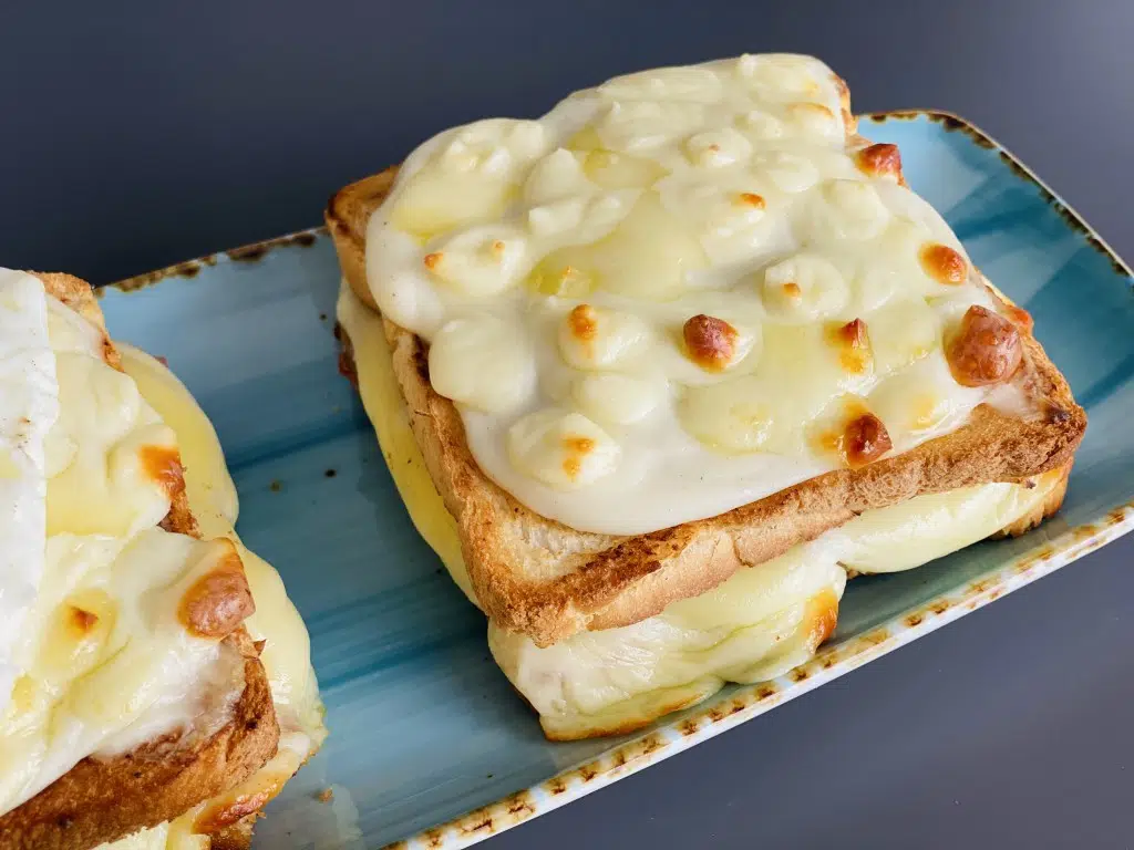 2B2765A3-A66C-4BCF-8D09-CCD2CA818695 Croque Madame, Croque Monsieur – Sandwich-uri calde frantuzesti