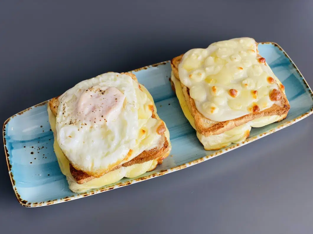 Croque Madame, Croque Monsieur – Sandwich-uri calde frantuzesti