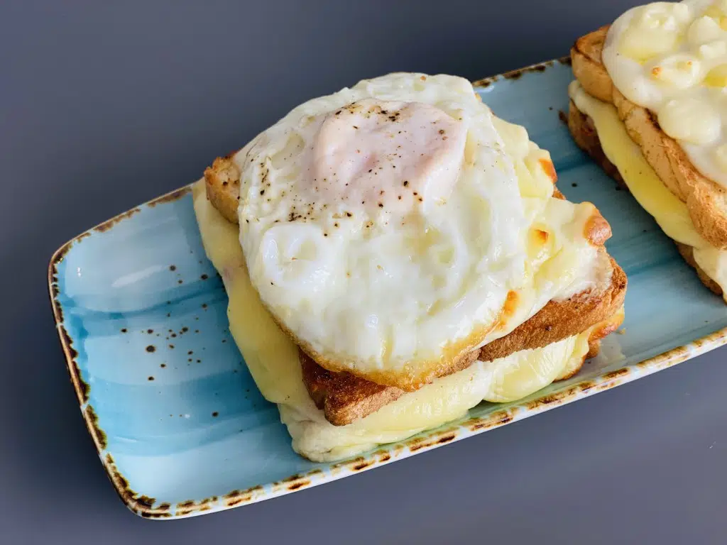 F7D20BA2-41D4-4599-9622-6CE2EDBE5CB5 Croque Madame, Croque Monsieur – Sandwich-uri calde frantuzesti