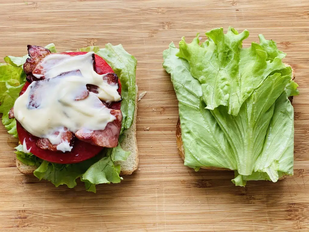 0456A77B-C63C-4169-AB51-CD09ABDEF052 Sandwich BLT – Bacon, Lettuce, Tomato)