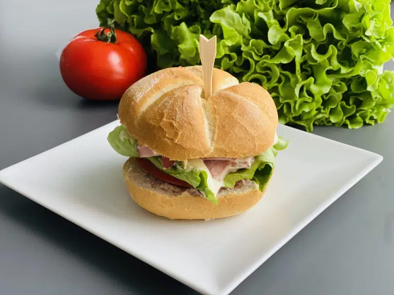 Sandwich BLT – Bacon, Lettuce, Tomato)