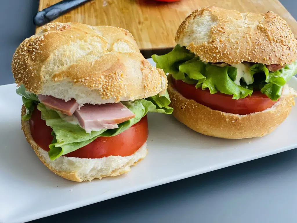 9EA1038A-0530-414D-86B2-2A0758C52DD3 Sandwich BLT – Bacon, Lettuce, Tomato)