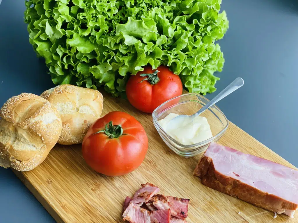 A3EC9014-F9DF-466F-BE09-74E3404A7CA0 Sandwich BLT – Bacon, Lettuce, Tomato)