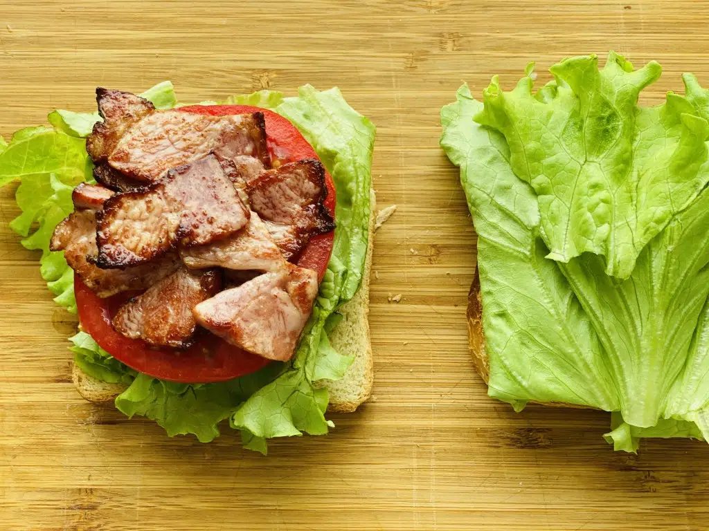 CAF7370D-4A33-4475-BDCE-F9F956E72D89 Sandwich BLT – Bacon, Lettuce, Tomato)