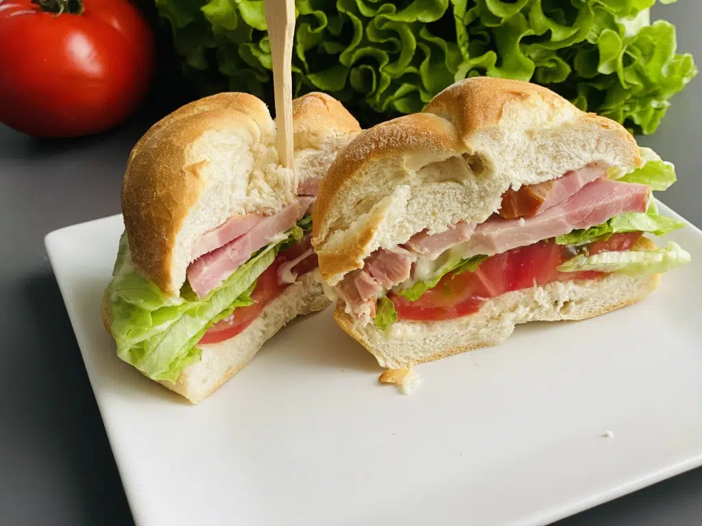 E4674160-31ED-40FF-8528-734864C19427 Sandwich BLT – Bacon, Lettuce, Tomato)