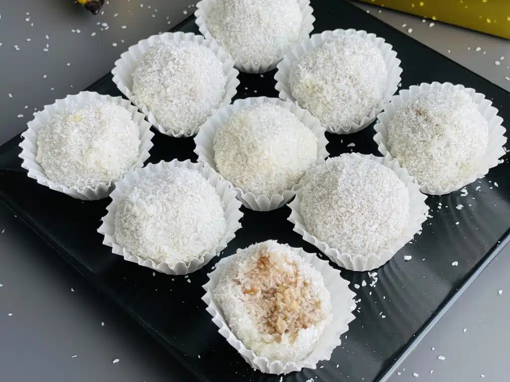 0C67DF48-D893-4F29-9F9D-C54FA0E61D39 Bomboane cu nuca de cocos si banane