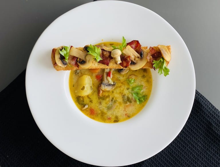 Bors de ciuperci champignon cu afumatura