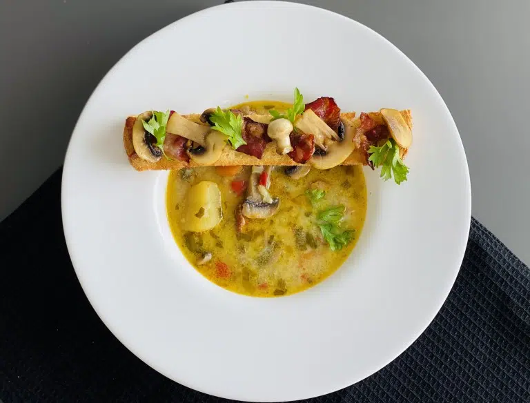 Bors de ciuperci champignon cu afumatura