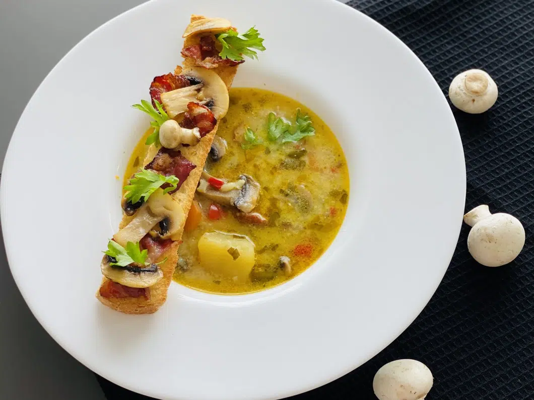 Bors de ciuperci champignon cu afumatura