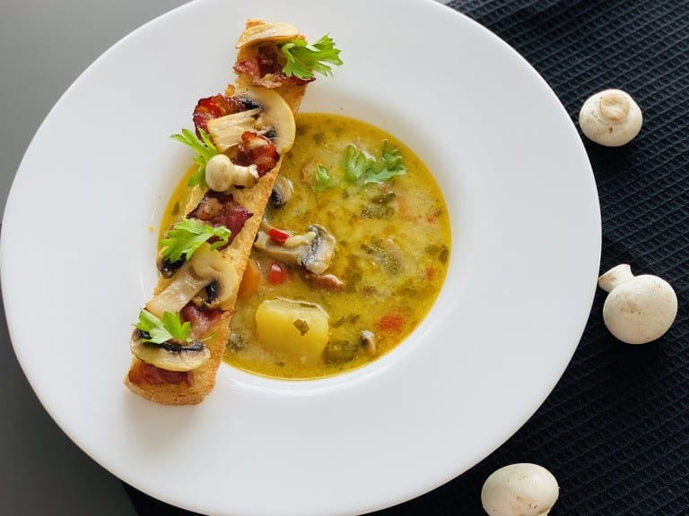 Bors de ciuperci champignon cu afumatura