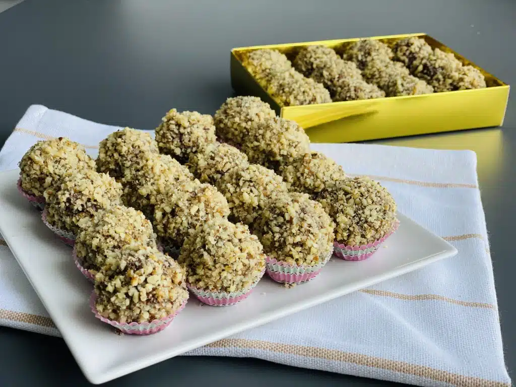 3B3825EE-5E09-4929-8A38-5506C78D48ED Praline din biscuiti si banane