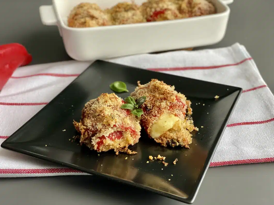 Rulouri de ardei kapia copti, umplute cu cascaval – gratinate