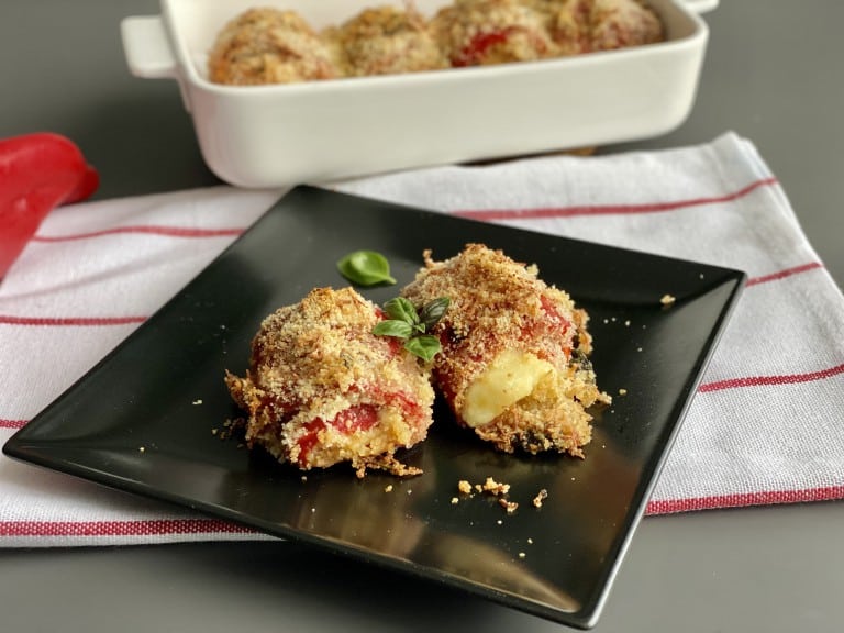 Rulouri de ardei kapia copti, umplute cu cascaval – gratinate
