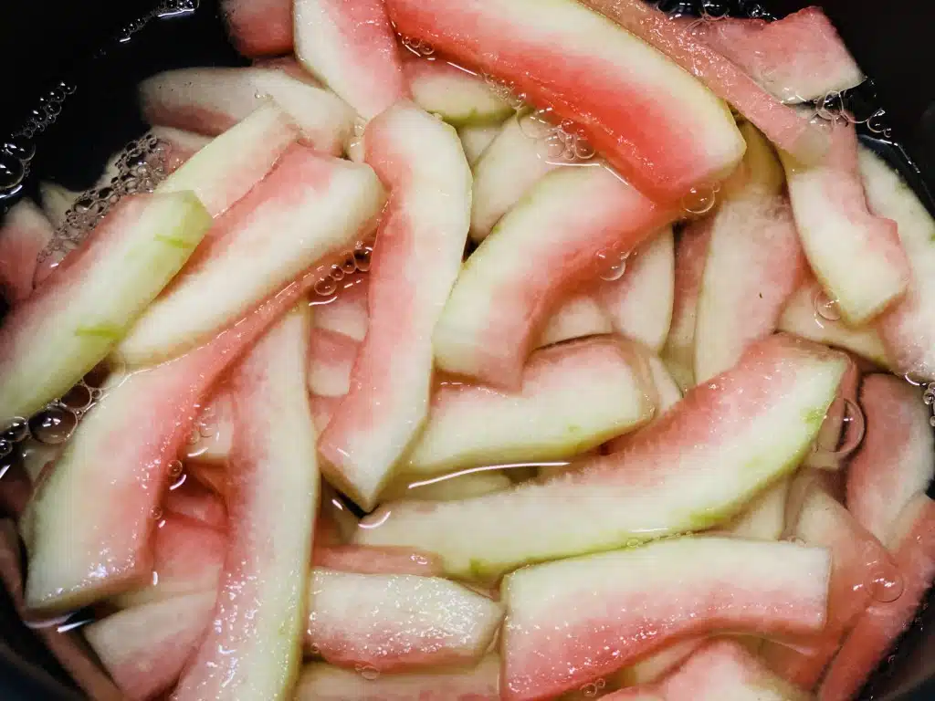 D5529DFC-9811-487F-BDFD-4A11E9DC8369 Dulceata din coaja de pepene verde
