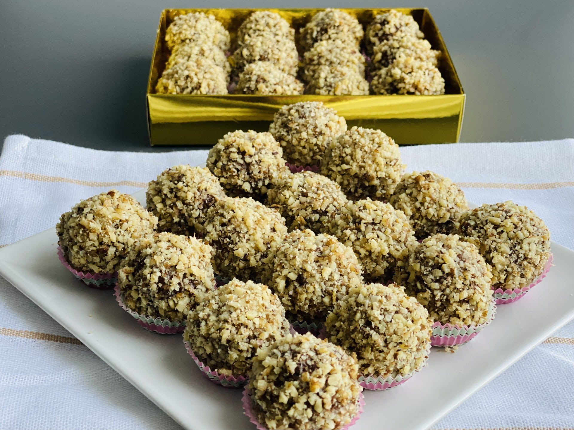 Praline din biscuiti si banane