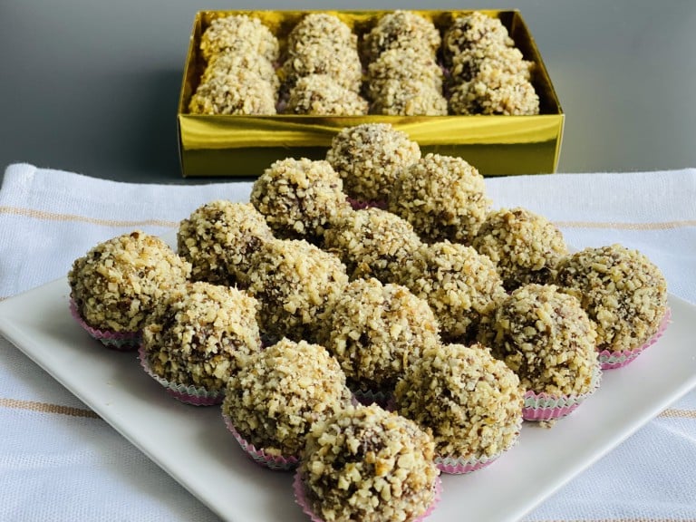 Praline din biscuiti si banane