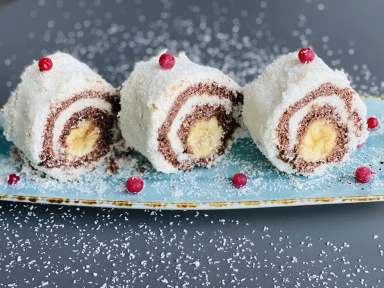 Rulada din nuca de cocos umpluta cu banana – fara coacere