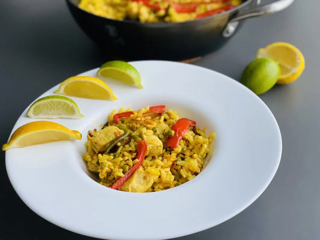 Paella valenciana de pui