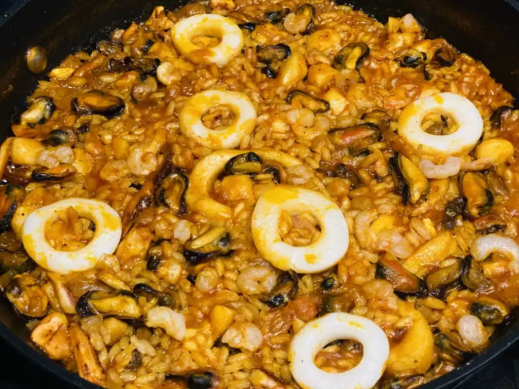 04D9E83B-392C-4F1F-91A1-B004E2FF50A2 Paella cu fructe de mare