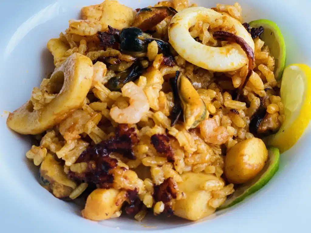 05D630AA-16D7-46EC-8D87-23B75EF6681F Paella cu fructe de mare