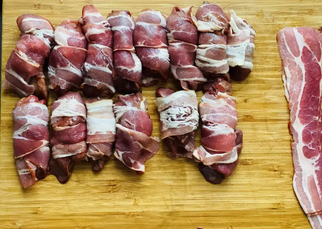 07CD59E4-4C99-48BA-833F-9F1F8A8A458E Ficatei de pui inveliti in bacon
