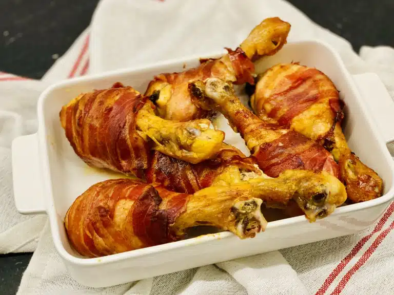 Pulpe de pui invelite in bacon
