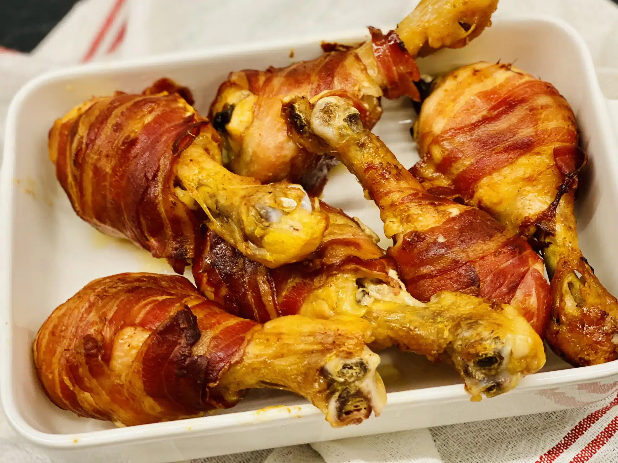 Pulpe de pui invelite in bacon