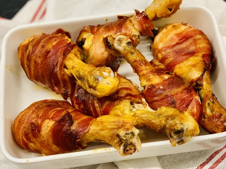 Pulpe de pui invelite in bacon