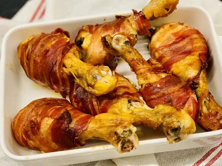 Pulpe de pui invelite in bacon
