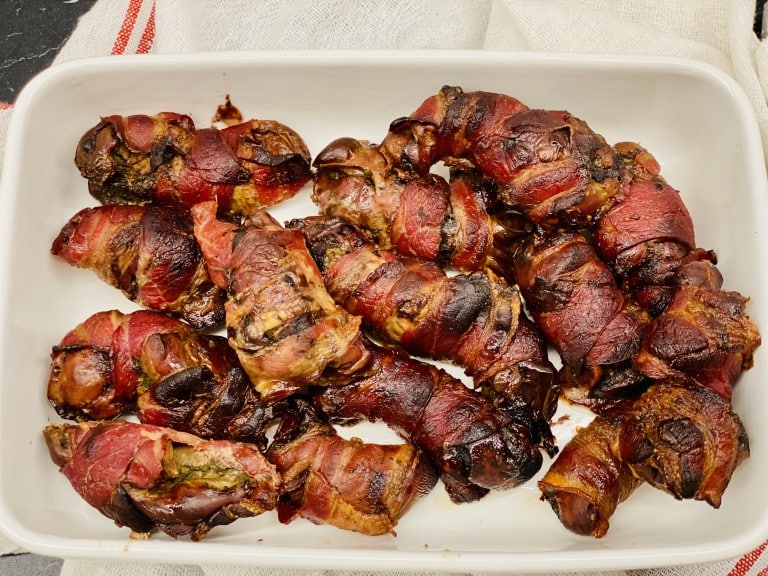 Ficatei de pui inveliti in bacon