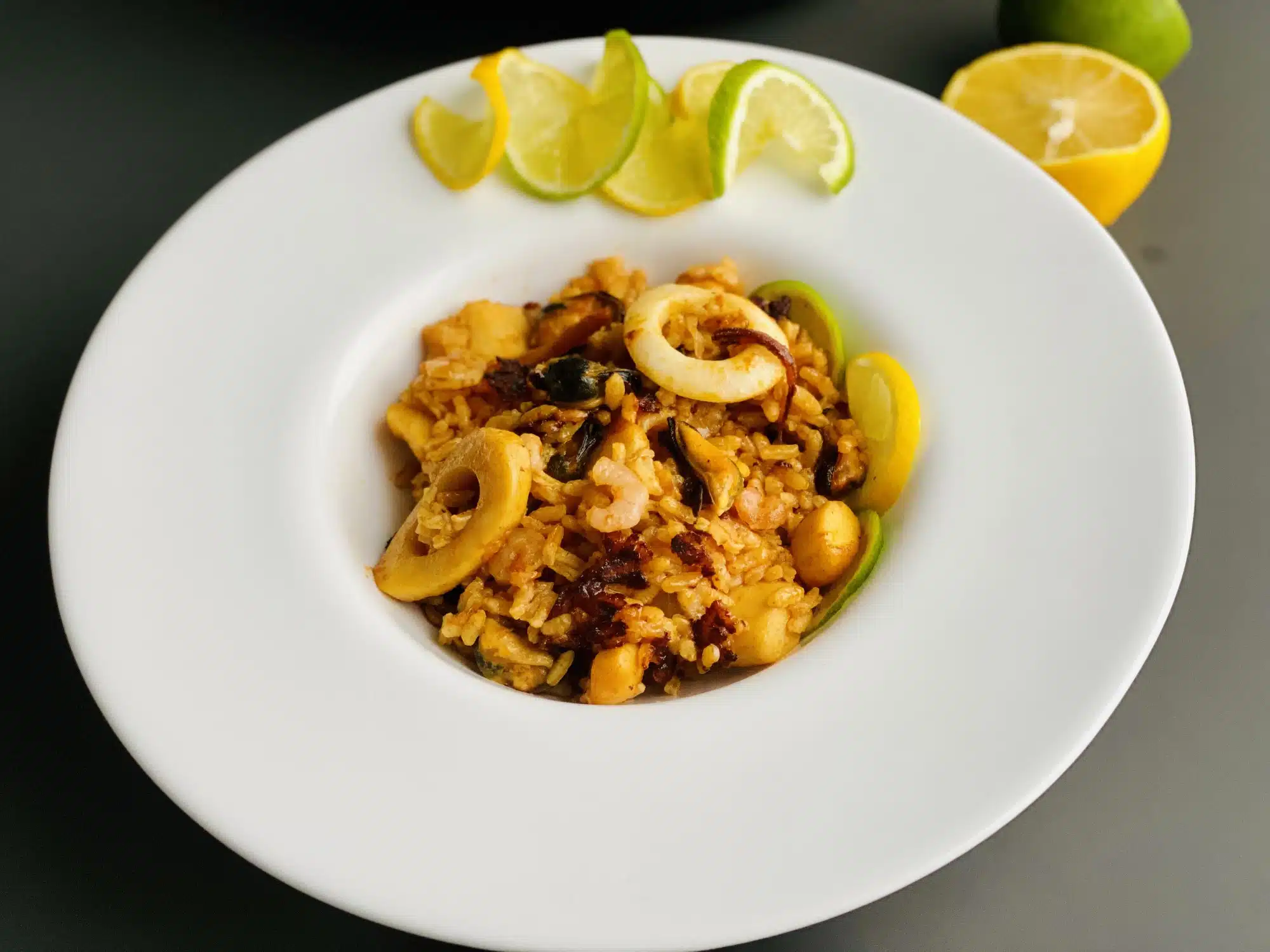 Paella cu fructe de mare