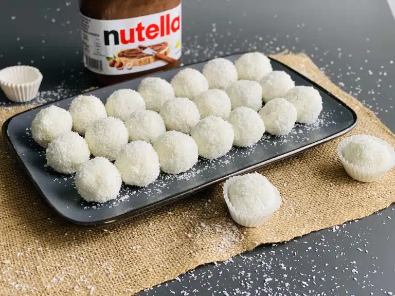 Bomboane din nuca de cocos umplute cu nutella