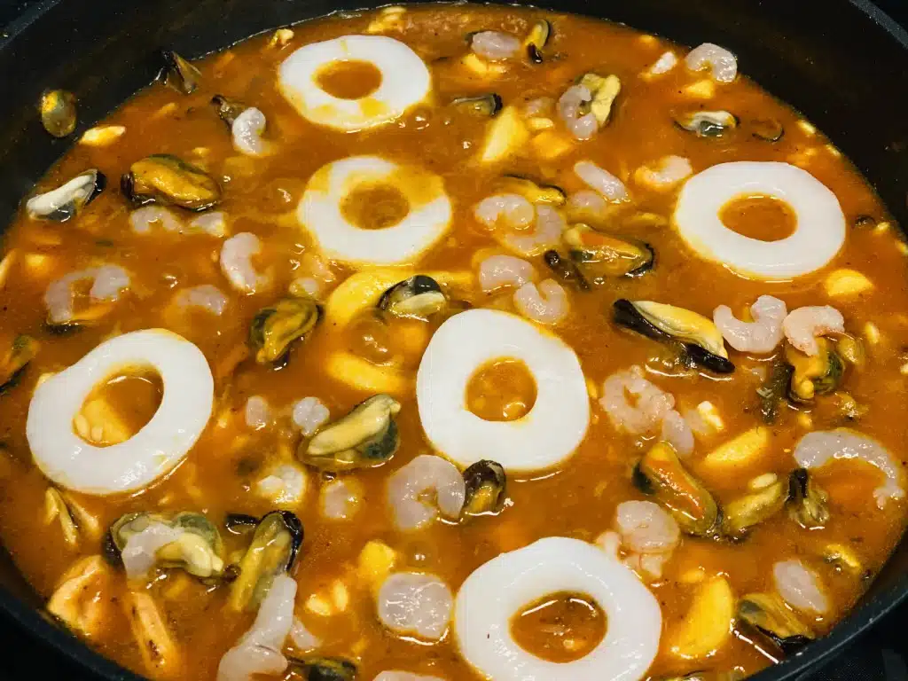 735738D5-F23E-4000-82F8-372B968F2F72 Paella cu fructe de mare