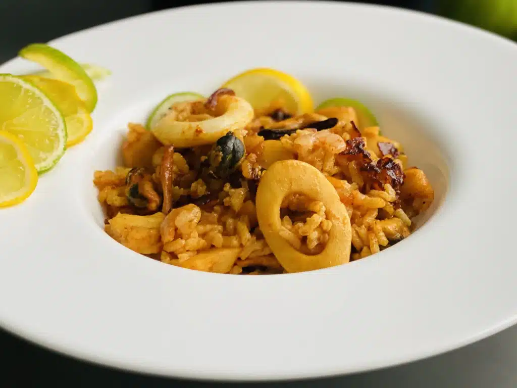 Paella cu fructe de mare Paella cu fructe de mare