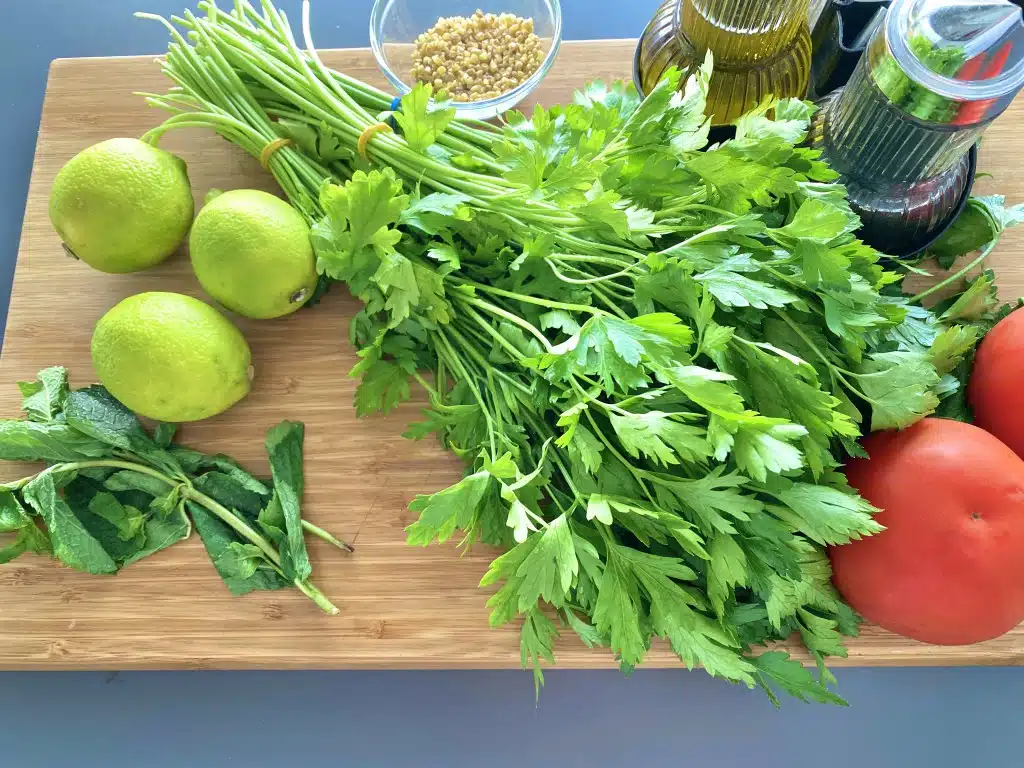 47CD7E34-A26B-4F6B-8EF2-FBFAC8C031D0 Tabboulleh ( Taboulé) – Salata de patrunjel verde cu bulgur – libaneza
