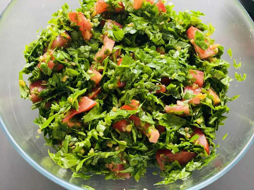 47FCF890-C47C-46DB-8681-86924F899A6A Tabboulleh ( Taboulé) – Salata de patrunjel verde cu bulgur – libaneza