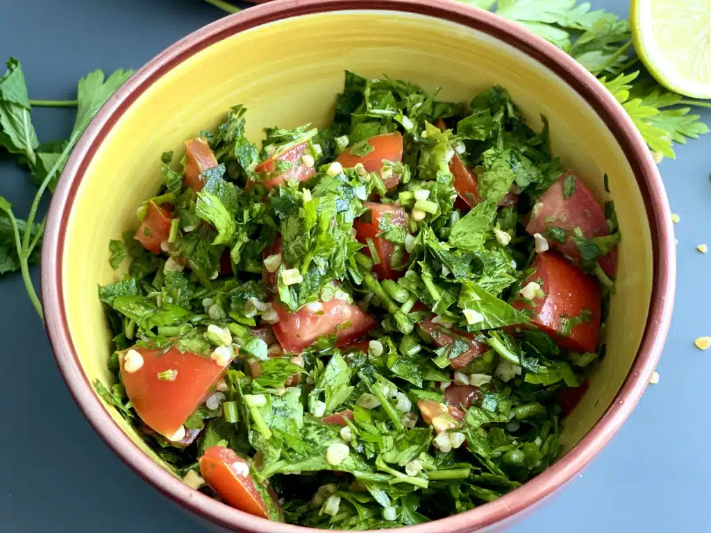 865F6938-E13A-411F-AD61-63BDCE11FD7E Tabboulleh ( Taboulé) – Salata de patrunjel verde cu bulgur – libaneza