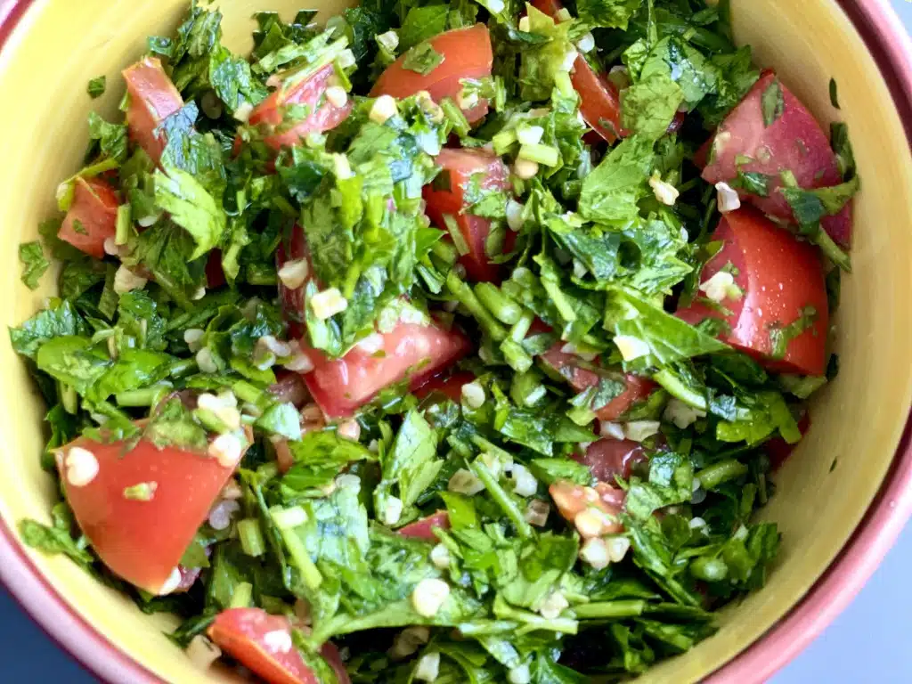 87ABED3A-A99A-43CB-A1E1-A62E51552461 Tabboulleh ( Taboulé) – Salata de patrunjel verde cu bulgur – libaneza