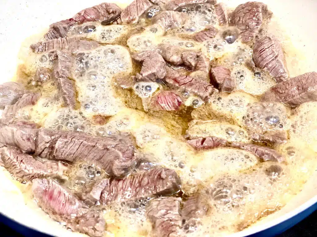 9AC1C2E1-F44E-4206-B391-710AA45B2CC7 Ras Asfour – Carne de vita in sos de rodii – libaneza