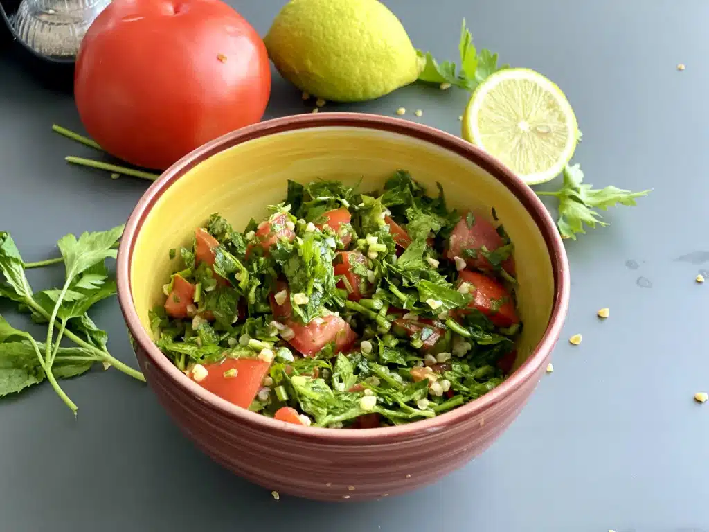 AAFB6E08-DCC2-4D76-BDA4-E82C620DACA6 Tabboulleh ( Taboulé) – Salata de patrunjel verde cu bulgur – libaneza
