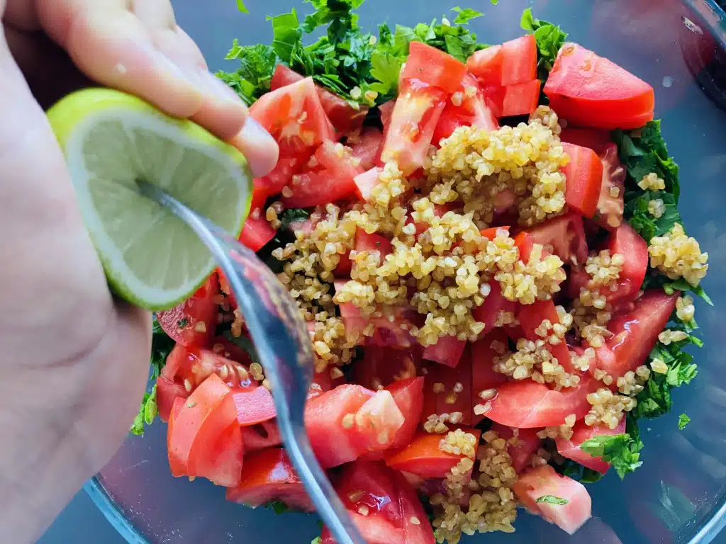 B3CE4866-FCE2-40C5-962F-CEA503CD1AA6 Tabboulleh ( Taboulé) – Salata de patrunjel verde cu bulgur – libaneza
