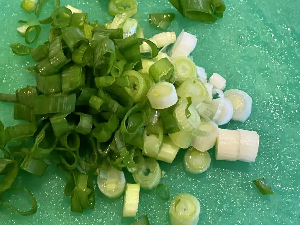 DFDA271C-AEAD-45FB-95BA-0D61835AFB84 Tabboulleh ( Taboulé) – Salata de patrunjel verde cu bulgur – libaneza