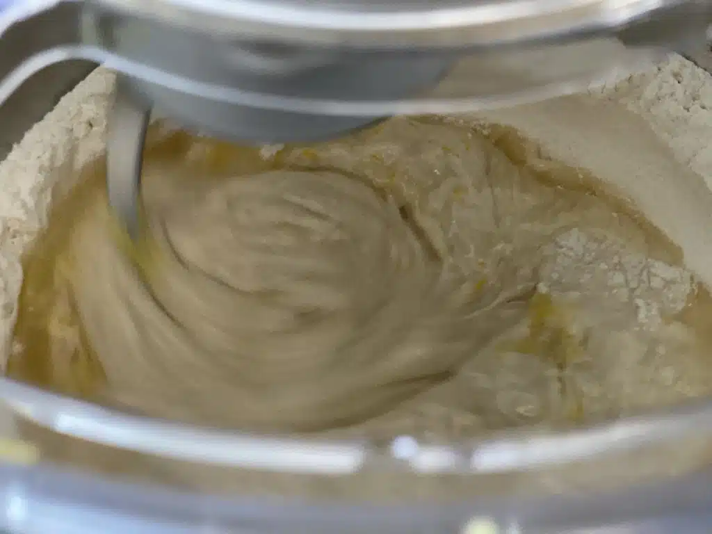 1DC07EBE-83AF-45FE-A9FC-4BB502703E8E Mucenici umpluti cu crema de cacao, nuca si rahat, insiropati si decorati – de post